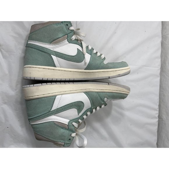 Air Jordan 1 Retro High OG 'Turbo Green' 555088-311 Size 7  nike - Picture 13 of 16